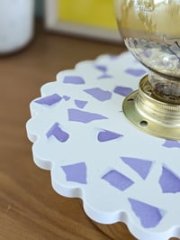 Image 3 of Lampe terrazzo violet