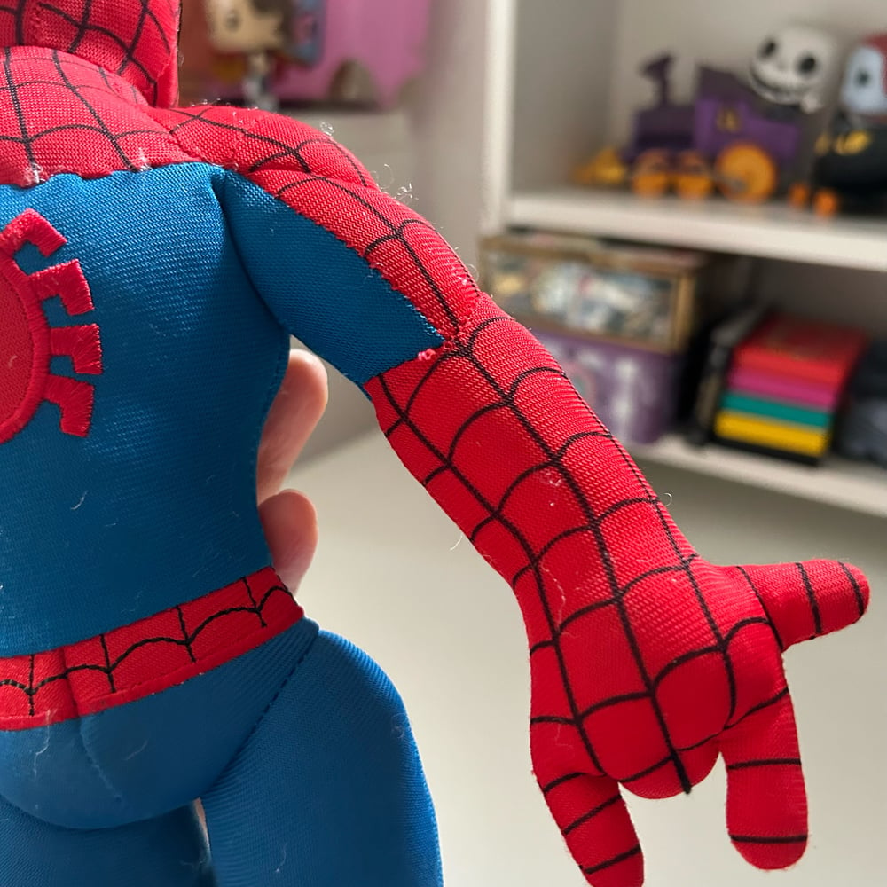 Image of PELUCHE DISNEY SPIDER-MAN