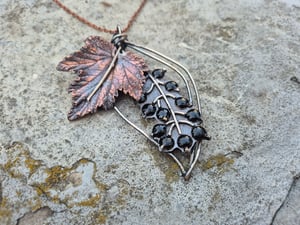 Currant pendant 