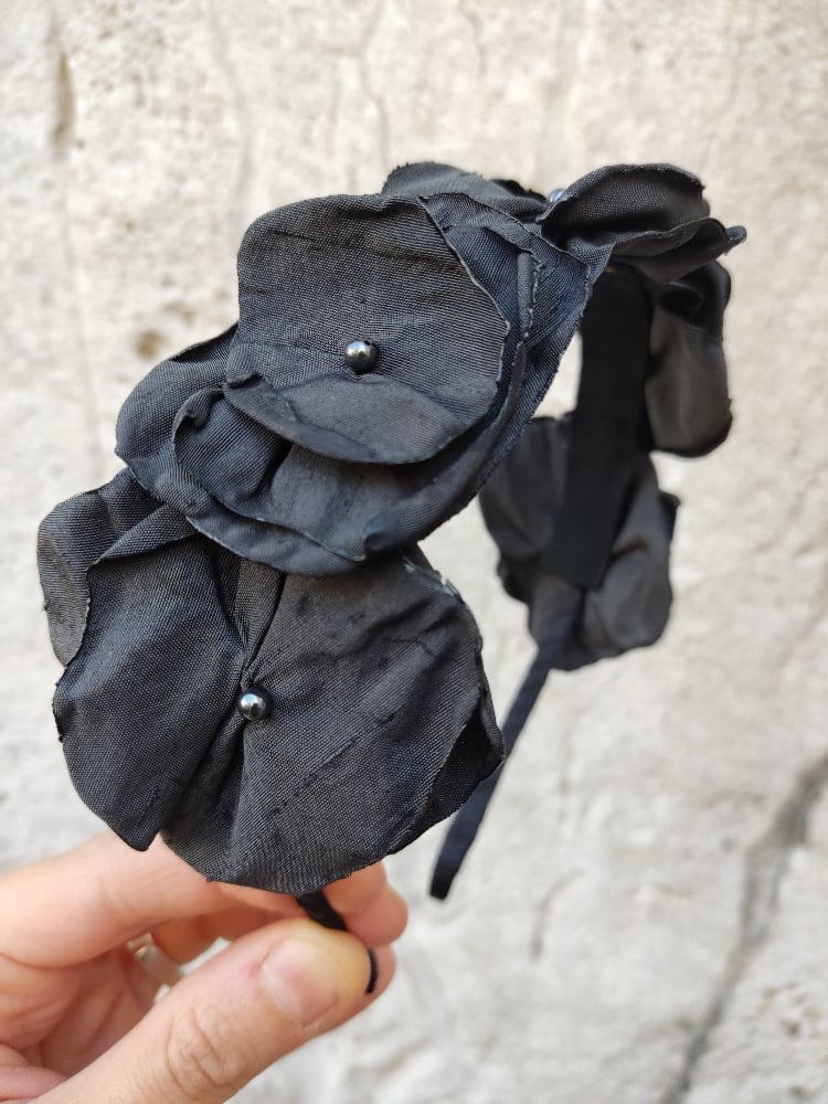 Image of Cerchietto coroncina floreale nero