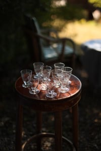 Image 1 of 10 kleine Picknickgläser mit Schliff