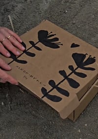 Image 12 of Tulip • Handcarved gres plate