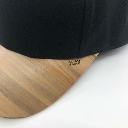 Image of Casquette Noire Noyer Satiné