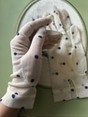 Gants vintage, blancs transparents à pois bleus