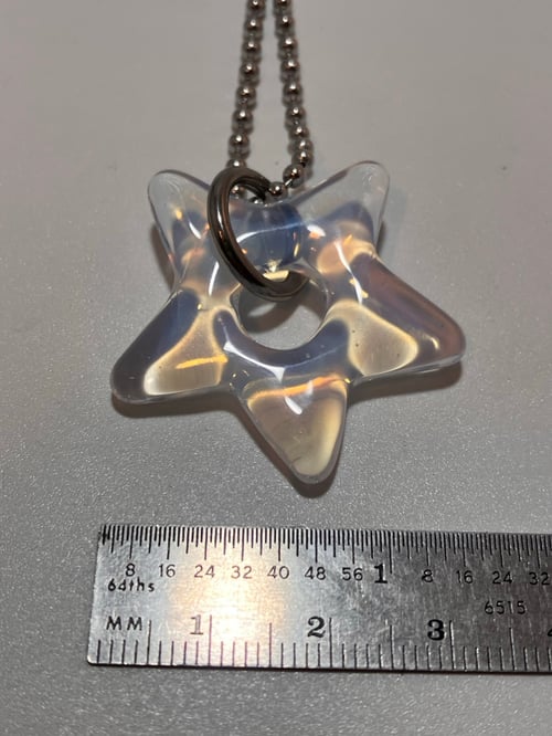 Image of opaline star