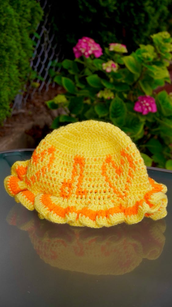 Image of Leo Crochet Ruffle Hat