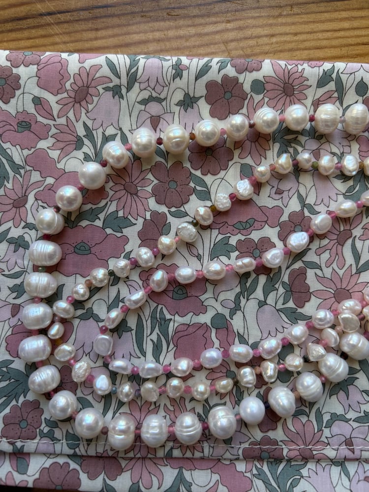 Image of Colliers en perles d’eau douce et en pierres