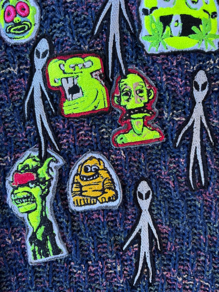 Visitors [L] Image 4