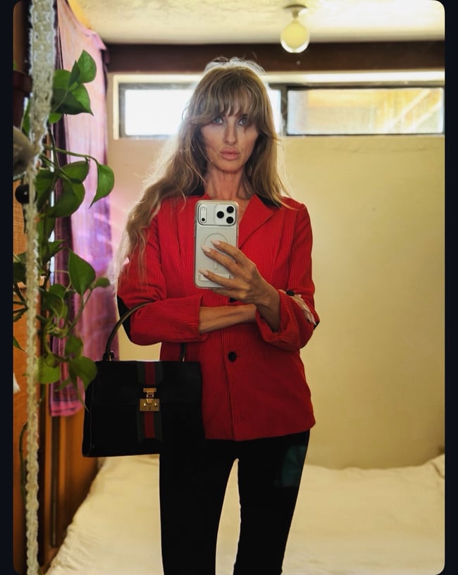 1970s Gucci italian leather handbag w lock and key