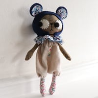 Image 4 of Mika