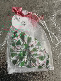 Image 4 of Eyemask and Scrunchie Set