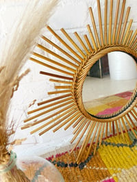 Image 4 of Miroir en rotin vintage