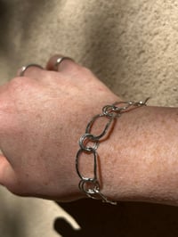 Image 3 of Gehämmertes Armband mit Rubin