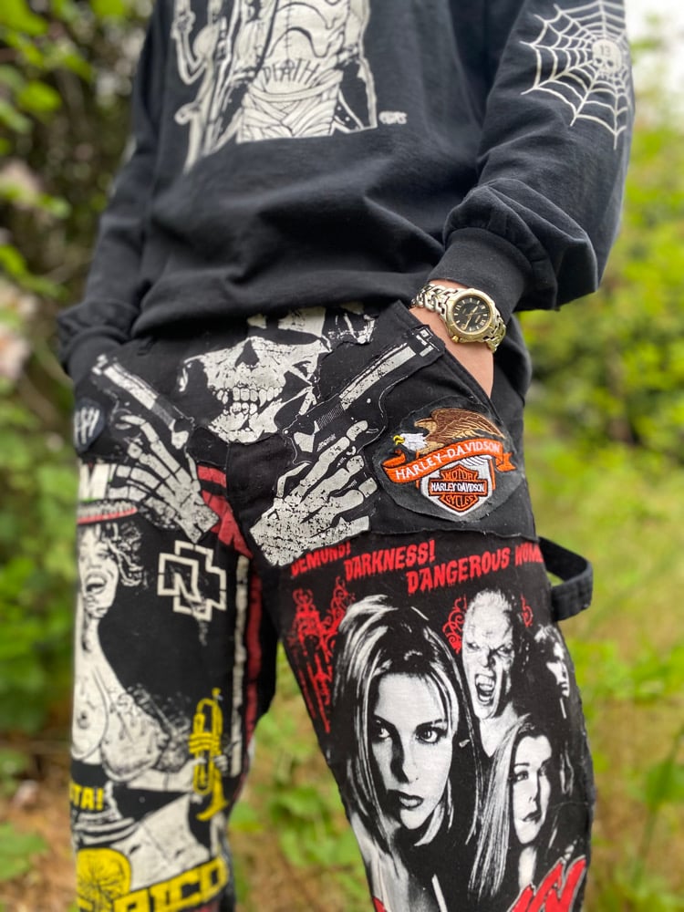 34x32 multi media horror pants