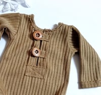 Image 2 of Boys bodysuit Asher | 3-6 months | camel | photo props