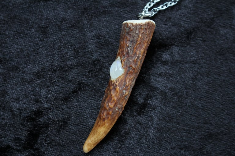 dead good antler and moonstone pendant on long chain Image 4