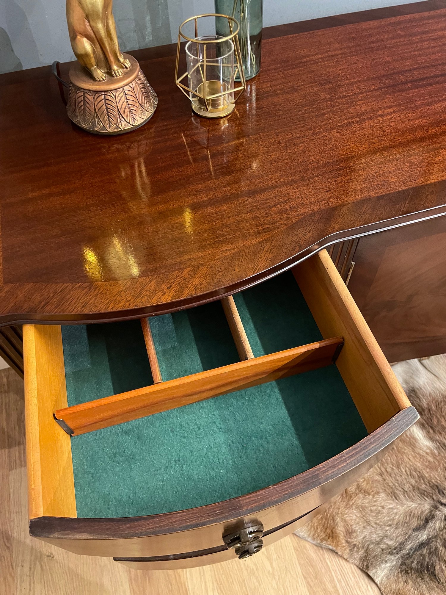 Image of Stunning mahogany sideboard 