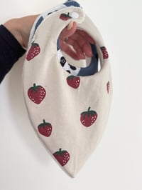 Image 3 of Le bavoir bandana…tendance ! 🥑