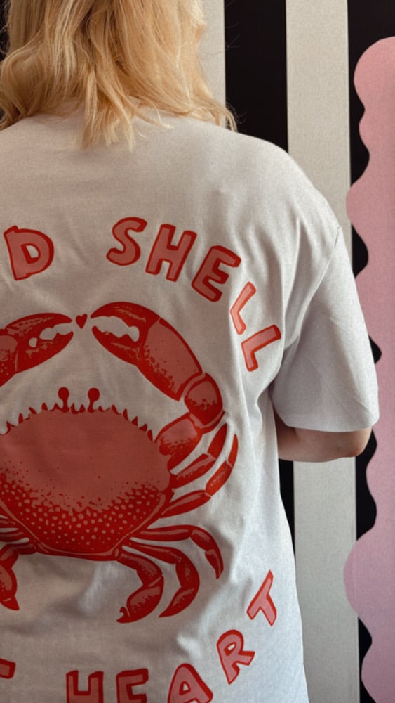 Image of hard shell soft heart crab graphics tee / jumper