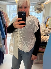 Image 4 of Daisy shirt, white (one size)