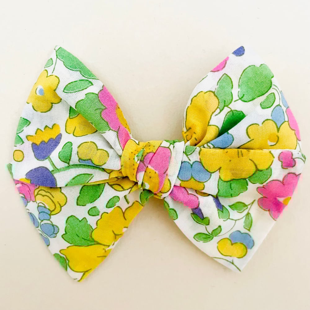 Image of Barrette Elise Liberty Betsy jaune Bio
