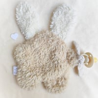 Image 5 of Inséparable Cœurs Texturés 🤎 et sa Lune Lapin endormi 🐇