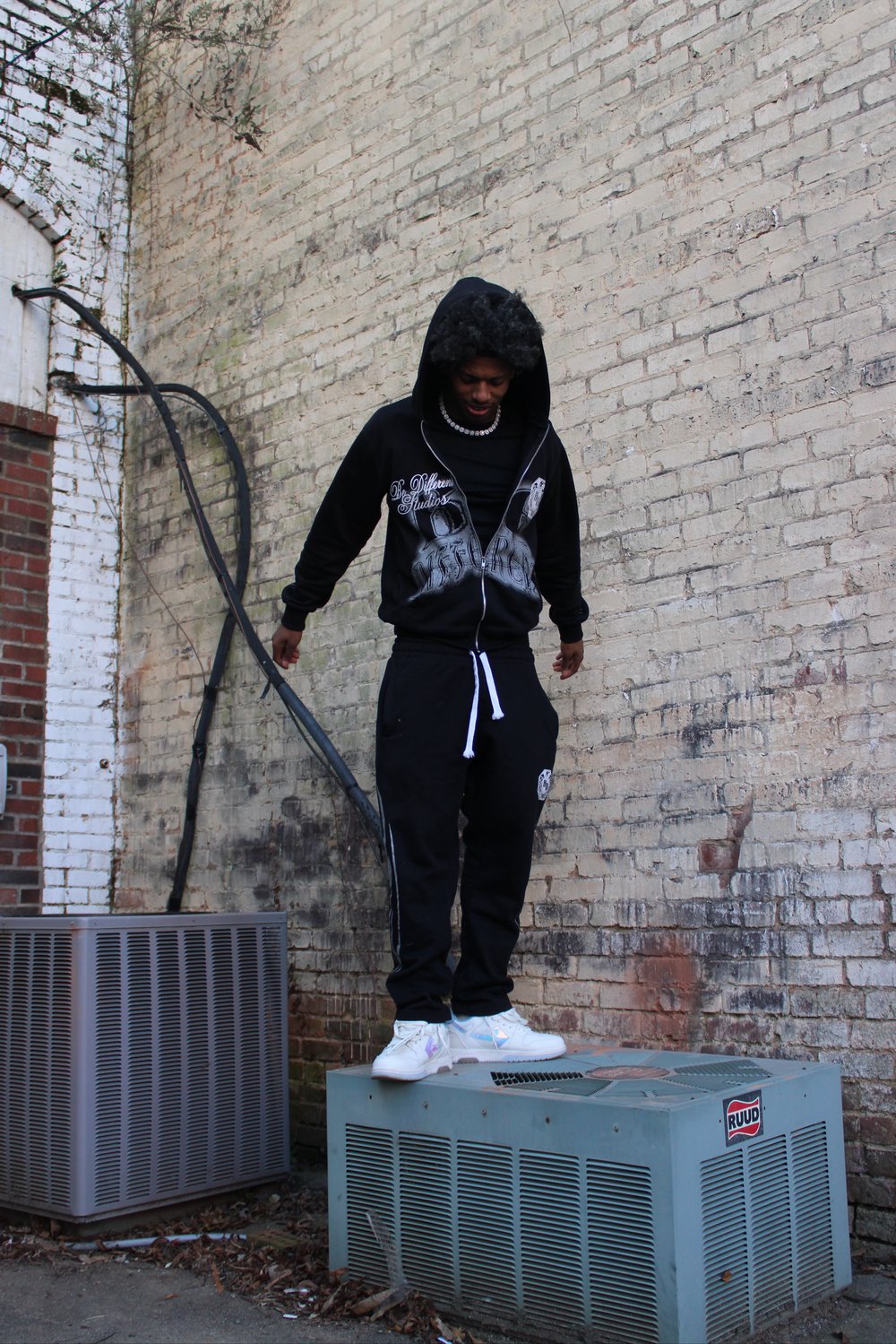 “BE DIFFERENT” BLACK/WOLF GREY