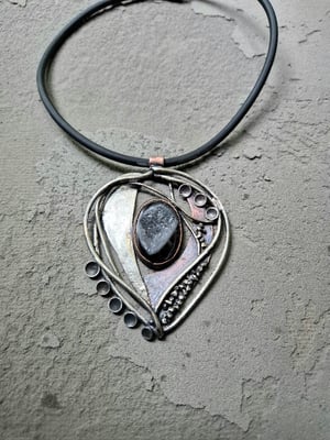 Black pendant 
