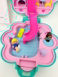 Image 7 of Ensemble bracelet et Polly Pocket La fleur Parc Aquatique COMPLET