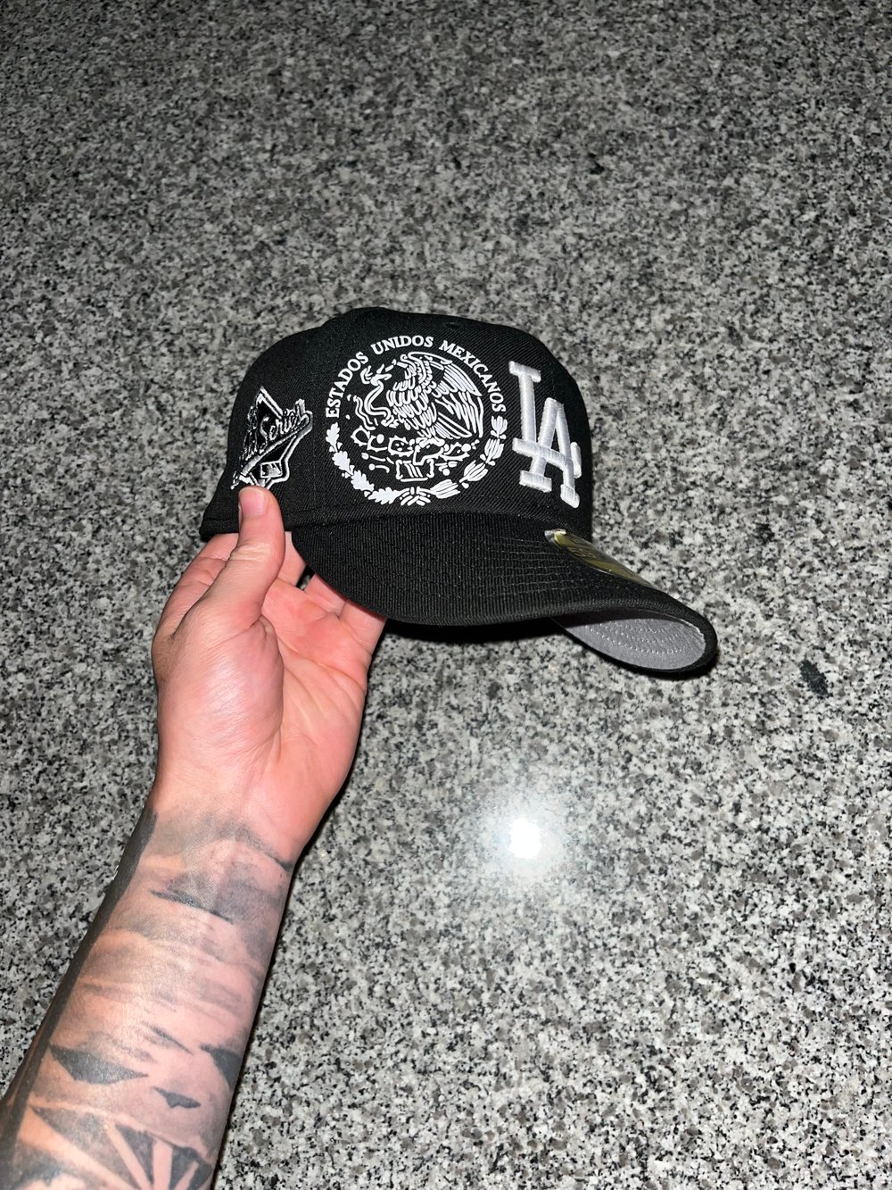 Image of BLACK ESTADOS UNIDOS MEXICANOS LA DODGERS CUSTOM FITTED CAP