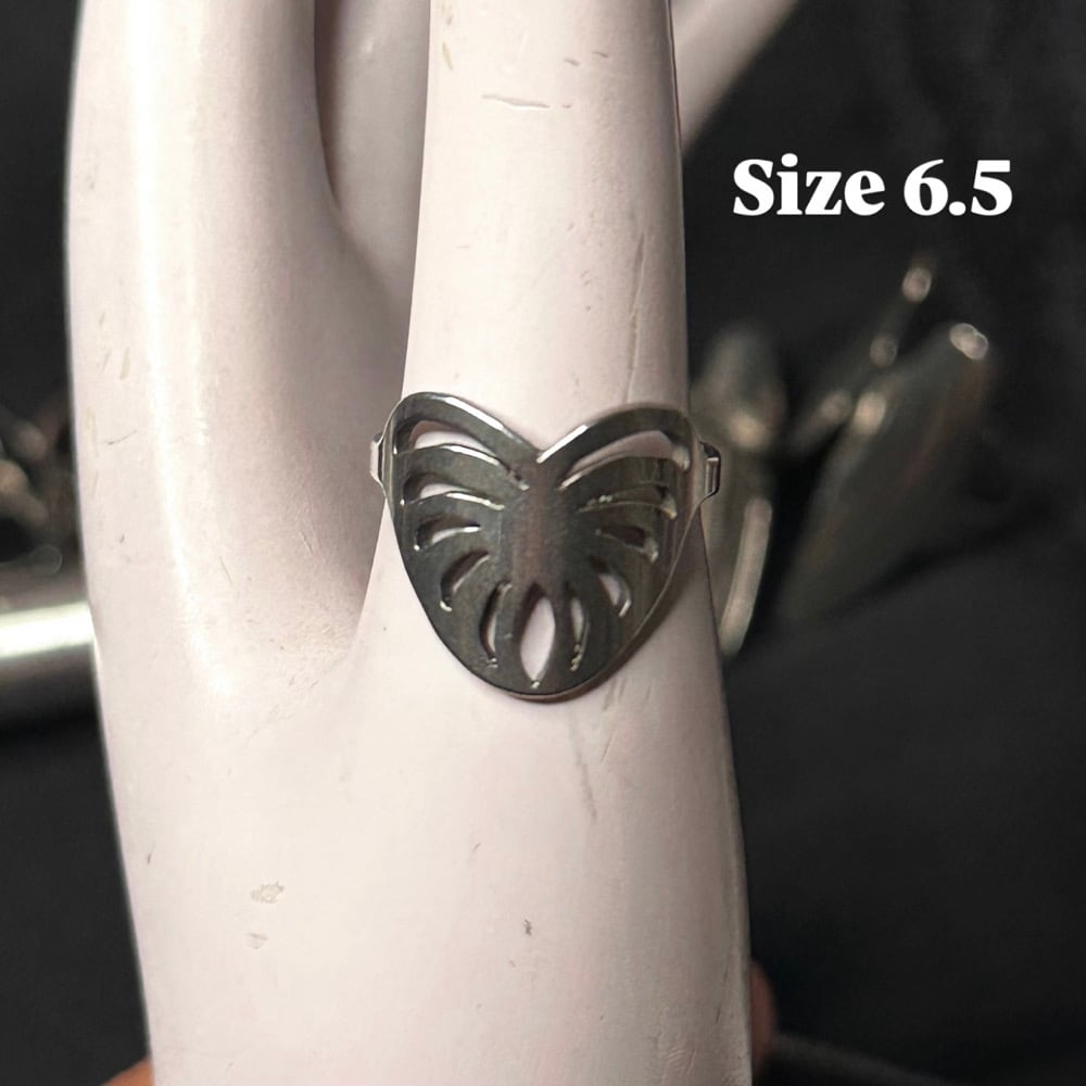 Image of monstera leaf ring