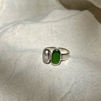 Image 2 of GREEN/PEARL SIREN RING (N½)