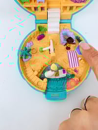 Image 11 of Ensemble bracelet et Polly Pocket Coquillage café de la plage Complet