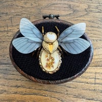 Image 4 of Jewellery bee  (e, 2x2.5 inches) 