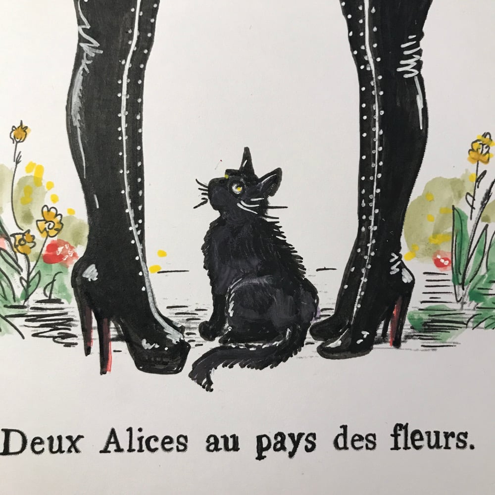 Image of Alice/Loulou kissing 