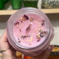 Image 2 of pink sugar scented skull candle