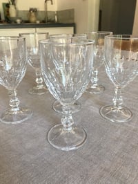 Image 2 of 6 verres à pied motif facette