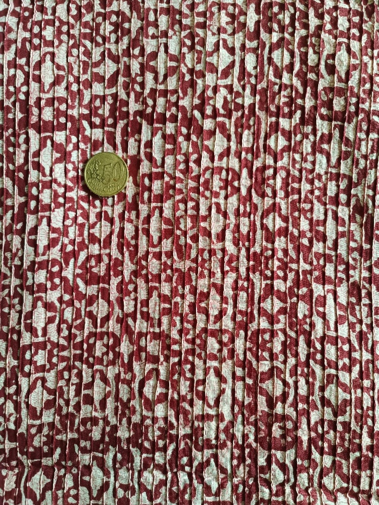Image of Namasté fabric tissu surpiqué plissé bordeaux 