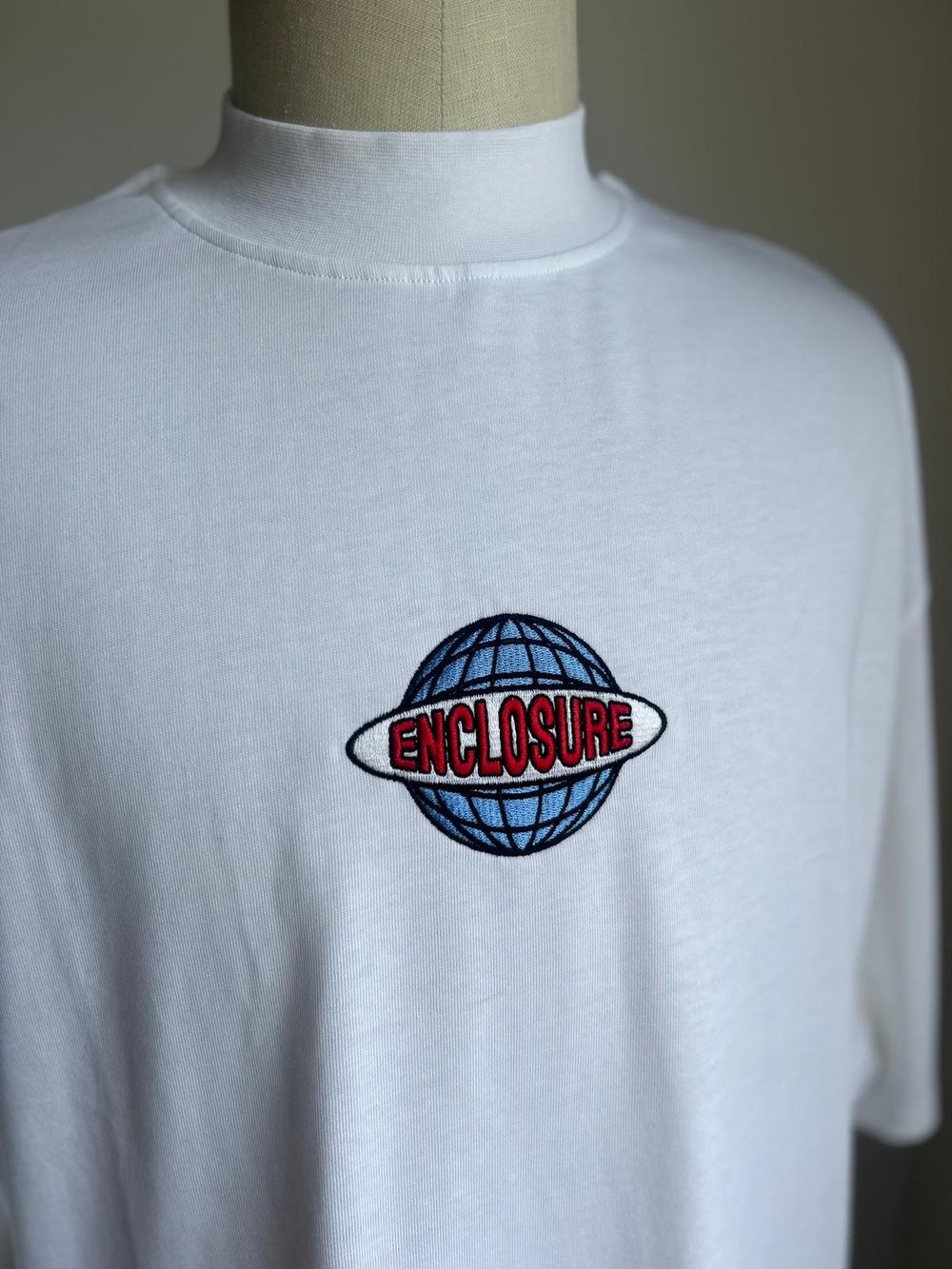 Luxury Fit / Globe T-shirt