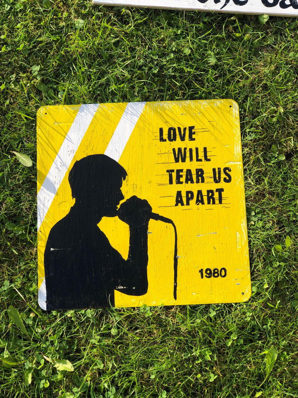 Love - metal plate 30 x 30 cms 