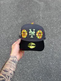 Image 3 of ORANGE BRIM MULTI TONE NEW YORK METS CUSTOM FITTED CAP