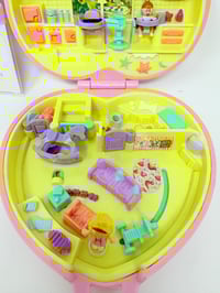 Image 8 of Ensemble bracelet et Polly Pocket coeur rose nursery