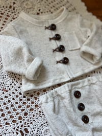 Image 2 of Chet Sitter Set