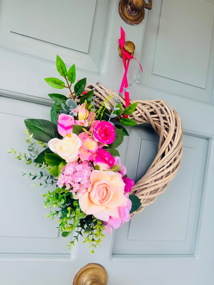Image of 35cm wicker heart pink 