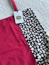 Image 2 of Cotton tote bag in raspberry