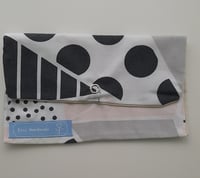 Image of Geometric Print Pouch 