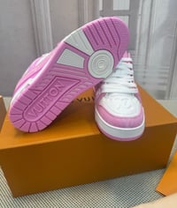 Image 4 of SHERATON PINK RUNNERS