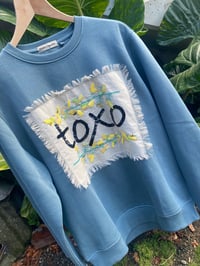 Image 4 of Suadoiro TOXO. Bordado a man. Gris verdoso. Varias tallas!