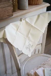 Image 4 of Lot de 2 serviettes brodées en gris