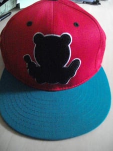Image of cap entree lifestyle rouge et bleu